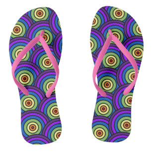 Geometrisches Muster des Retro 70's Disco Rainbow Badesandalen