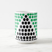 Geometrisches Muster des schwarzen grünen Dreiecks Kaffeetasse (Mittel)