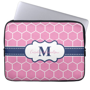 Geometrisches Muster für rosa und navy Monogram Laptopschutzhülle
