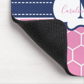 Geometrisches Muster für rosa und navy Monogram Mousepad (Ecke)
