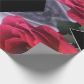 Geometrisches Muster für rote Rosen und schwarze D Geschenkpapier (Ecke)