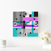 geometrisches Muster in Streifen- und Neonfarben Quadratische Wanduhr (Zuhause)