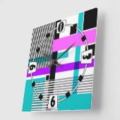 geometrisches Muster in Streifen- und Neonfarben Quadratische Wanduhr (Winkel)