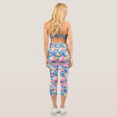 Geometrisches Muster lila und rosa Capri Leggings (Rückseite)