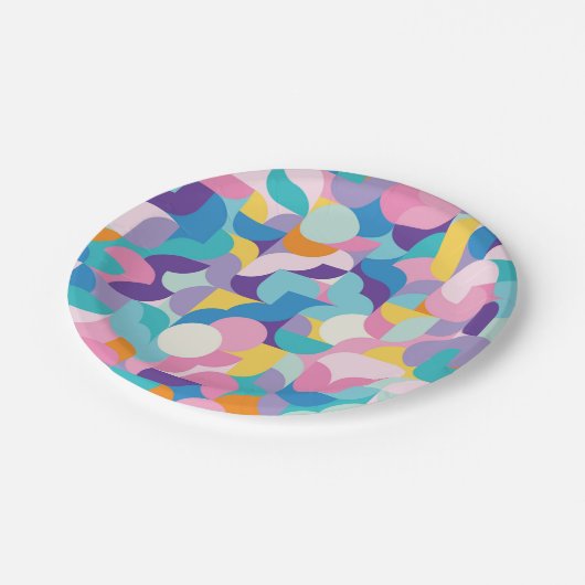 Geometrisches Muster lila und rosa Pappteller (Schrägansicht)