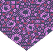 Geometrisches Muster mit Lila abgeschnittenem Trih Kurzer Tischläufer (Ecke)