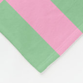 Geometrisches Muster mit rosa und grünem Streifen Fleecedecke (Ecke)