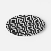 Geometrisches Party aus Schwarz und Weiß Pappteller (Schrägansicht)