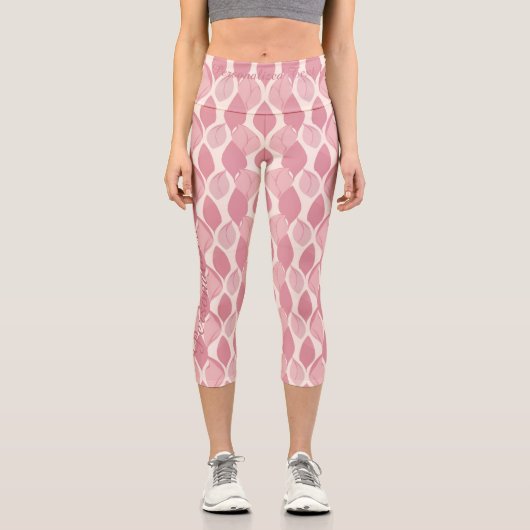 Geometrisches rosa Design mit benutzerdefiniertem Capri Leggings (Vorderseite)