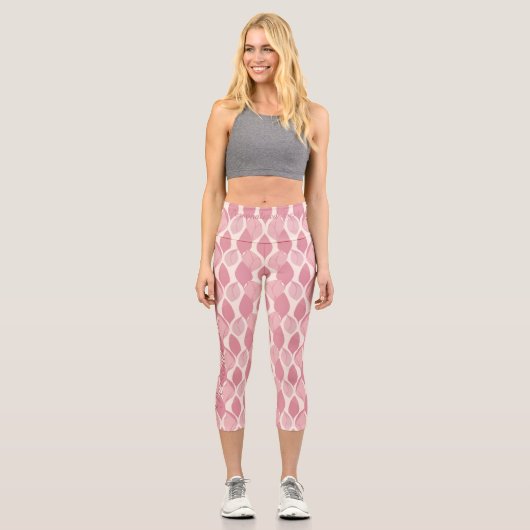 Geometrisches rosa Design mit benutzerdefiniertem  Capri Leggings (Vorderseite)