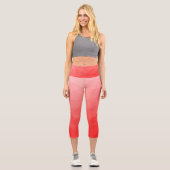 Geometrisches rotes Gefälle Capri Leggings (Vorderseite)