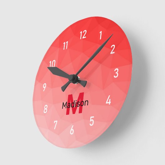 Geometrisches rotes Gradientenmuster Monogramm Runde Wanduhr (Winkel)