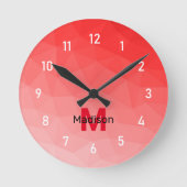 Geometrisches rotes Gradientenmuster Monogramm Runde Wanduhr (Vorderseite)
