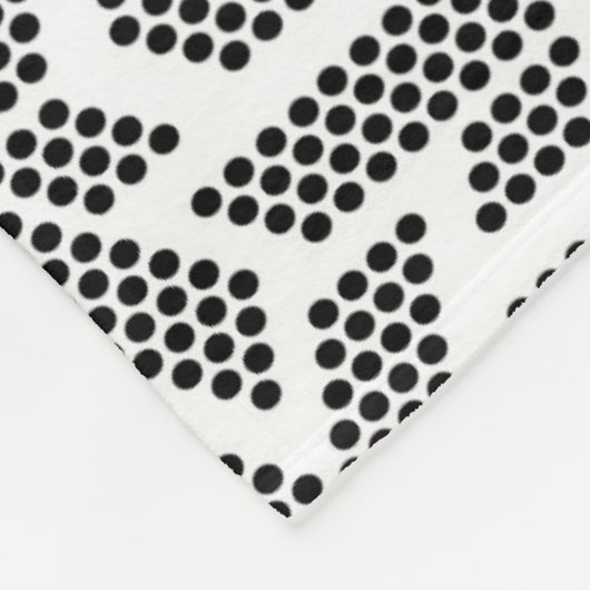 Geometrisches Schwarz auf weißen Punkten Fleecedecke (Ecke)