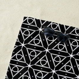 Geometrisches Schwarz-weißes und Silver Geometrism Strandtuch