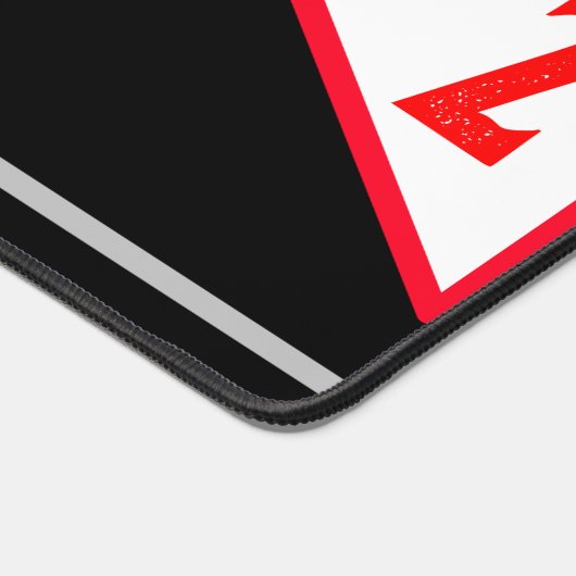 Geometrisches schwarzes Monogramm für Gamername Schreibtischunterlage (Ecke)