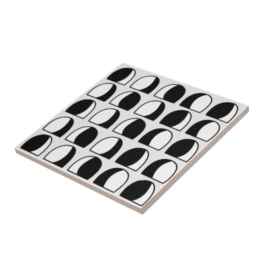 Geometrisches Schwarzweißmuster Fliese (Seite)