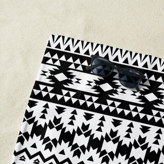 geometrisches Vektormuster Schwarz/Weiß Strandtuch (Beispiel)