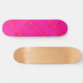 Geometrisches, vorgebautes, vollständiges rosa Ska Skateboard (Horizontal)