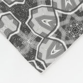 Geometrisches weißes, schwarzes Lochmuster Fleecedecke (Ecke)