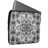 Geometrisches weißes, schwarzes Lochmuster Laptopschutzhülle (Vorne Rechts)