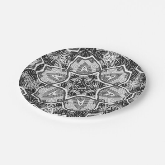 Geometrisches weißes, schwarzes Lochmuster Pappteller (Schrägansicht)