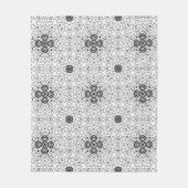 Geometrisches weißes und schwarzes Lochmuster Elsa Fleecedecke (Vorderseite)