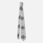 Geometrisches weißes und schwarzes Lochmuster Elsa Krawatte (Rückseite)