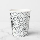 Geometrisches weißes und schwarzes Lochmuster Elsa Pappbecher (Rückseite)