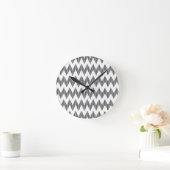 Geometrisches Zickzackmuster Runde Wanduhr (Zuhause)