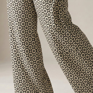Geometrisches Ziermuster aus schwarz und Beige Stoff
