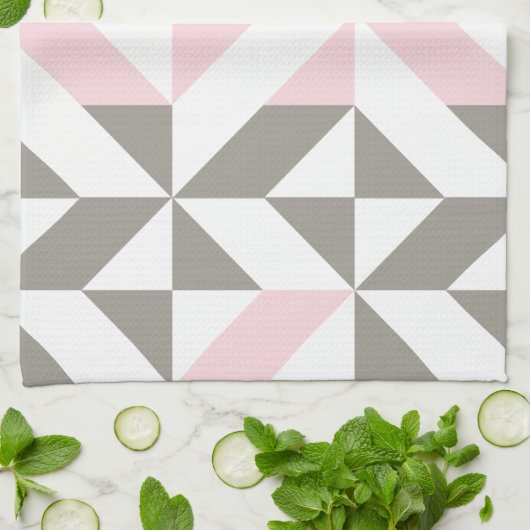 Geometrisches ZigZag für Rosa und Silber Geschirrtuch (Gefaltet)