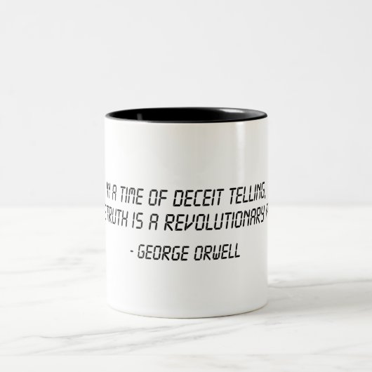 George Orwell Zitat Zweifarbige Tasse (Mittel)