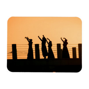 Georgianische Tänzer bei Sonnenuntergang Magnet