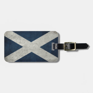 Gepäck-Umbau mit schmutziger Vintager Flagge von Gepäckanhänger