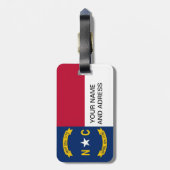 Gepäckanhänger mit der Flagge von North Carolina,  (Rückseite vertikal)