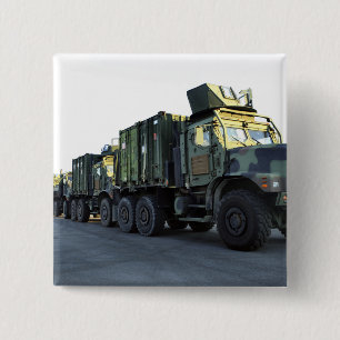 Gepanzerte LKWs sitzen auf dem Pier an Morehead Button