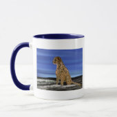 Gepard unter dem blauen Himmel Tasse (Links)