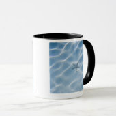 Geplätschertes blaues Wasser mit Starfish Tasse (VorderseiteRechts)