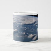 Geplünderte Anvillen der Erde auf Südborneo. Jumbo-Tasse (Vorderseite)