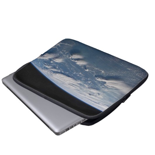 Geplünderte Anvillen der Erde auf Südborneo. Laptopschutzhülle (Vorne Knopf)