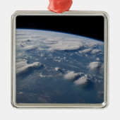 Geplünderte Anvillen der Erde auf Südborneo. Ornament Aus Metall (Vorne)