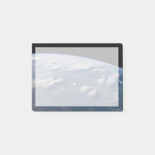 Geplünderte Anvillen der Erde auf Südborneo. Post-it Klebezettel