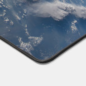 Geplünderte Anvillen der Erde auf Südborneo. Schreibtischunterlage (Ecke)