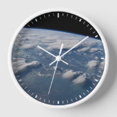 Geplünderte Anvillen der Erde auf Südborneo. Uhr (Vorderseite)