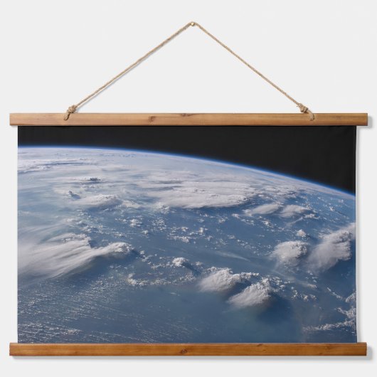 Geplünderte Anvillen der Erde auf Südborneo. Wandteppich Mit Holzrahmen (Vorne)