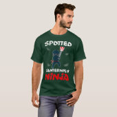 Gepunktet Lanternfly Ninja T-Shirt (Vorne ganz)