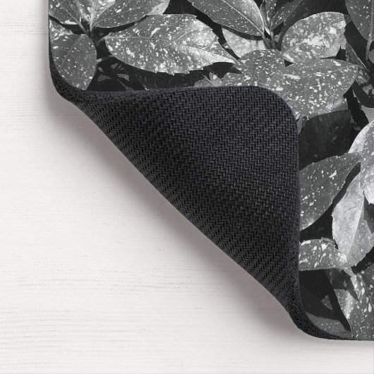 Gepunktet Laurel, Aucuba Japonica - B/W Mousepad (Ecke)
