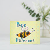 Gepunktete Hummel anders sein Postkarte (Stehend Vorderseite)