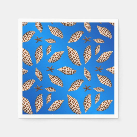 Gepunktete Junonia Seashells auf blau Serviette (Vorderseite)